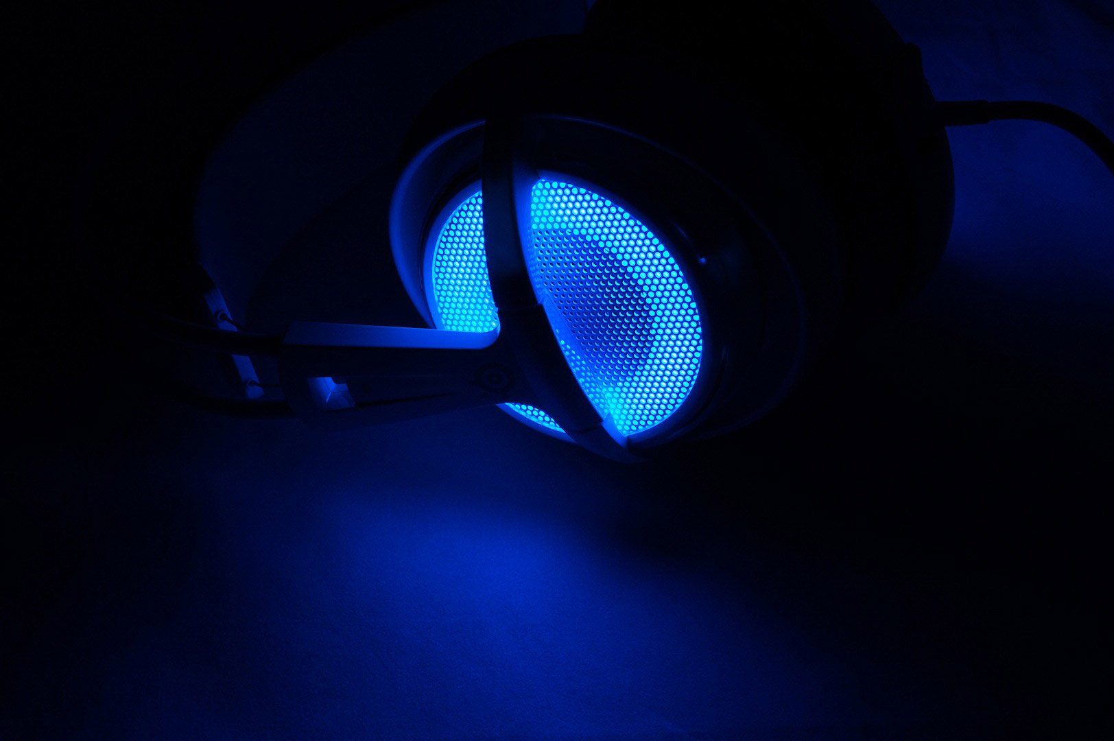 Подсветка наушников. Steelseries Siberia v2 Frost Blue. Steelseries Siberia v2 Frost. Steelseries Siberia v2 Blue. Наушники с подсветкой эквалайзером.